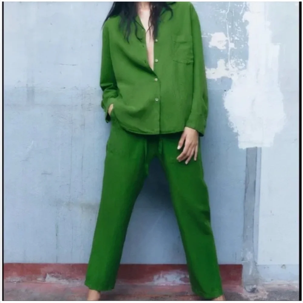 Zara Vibrant Green Cropped Pants linen blend
